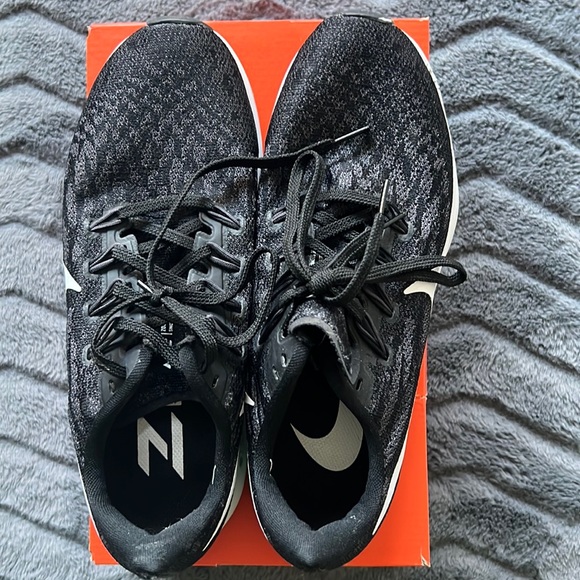 Nike Women's Black Running Shoes - Picture 1 of 7